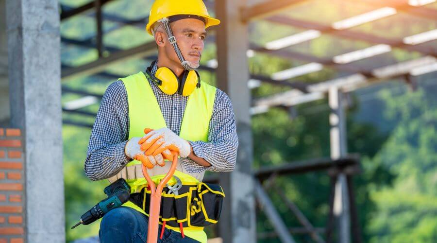 Professional gutter cleaning in Paynes Creek, CA